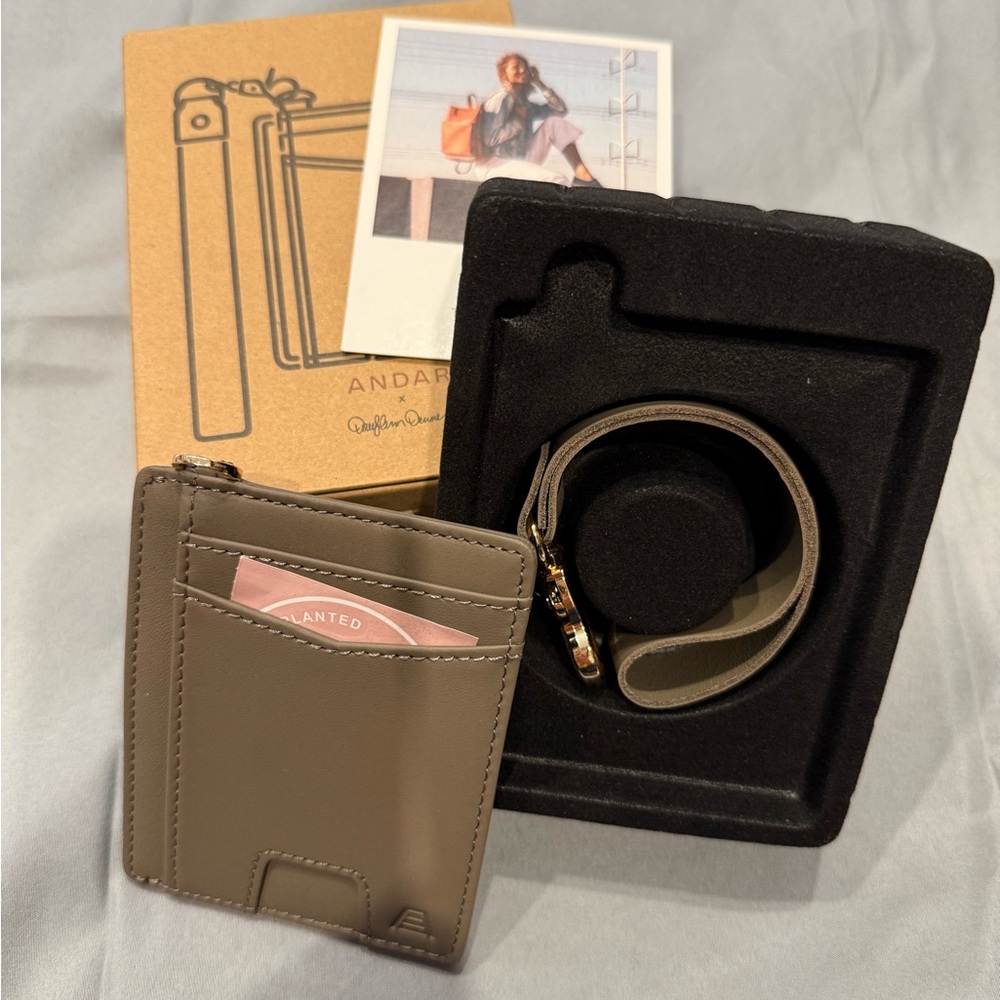 The Denner Mocha Card Holder